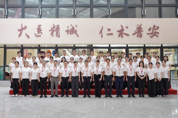 合影.jpg 合影.jpg